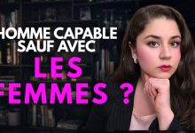 Homme réfléchi devant son ordinateur, à l’aise au travail mais bloqué dans ses rencontres amoureuses