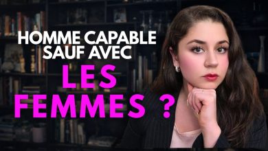 Homme réfléchi devant son ordinateur, à l’aise au travail mais bloqué dans ses rencontres amoureuses